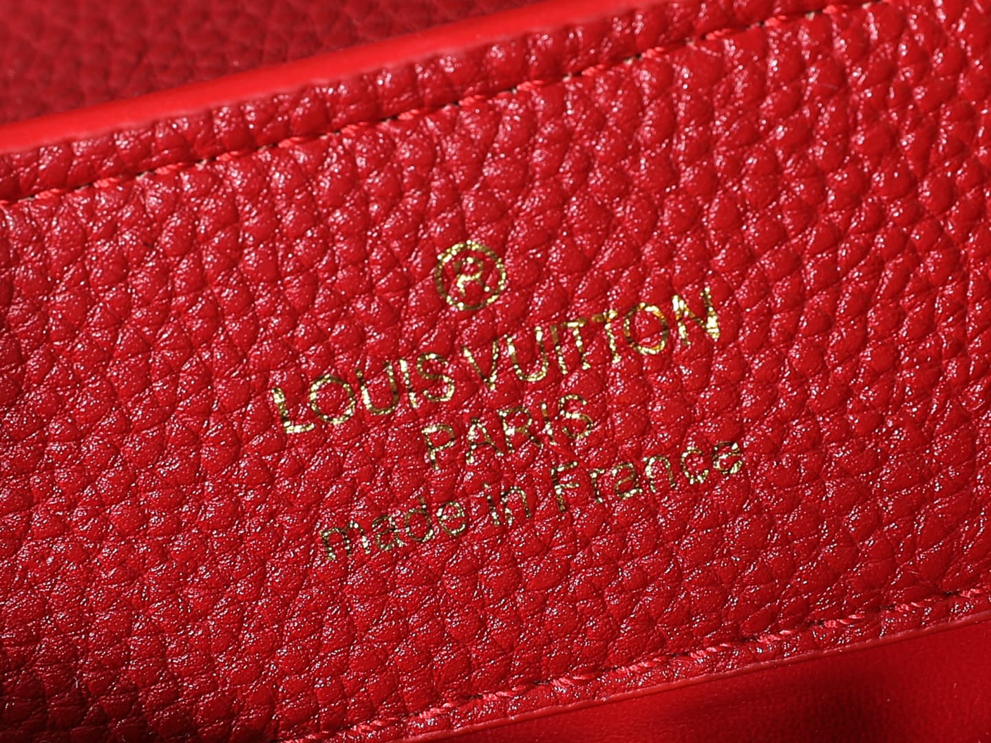 C5000 💰 Guangzhou product – top-tier original collection: M26328, M26329, M26531. This LV Mirage version of Capucines mini handbag comes from the Exceptionals series. Made with satin Taurillon leather, it is ideal for evening events. The monogram pattern  — image 8