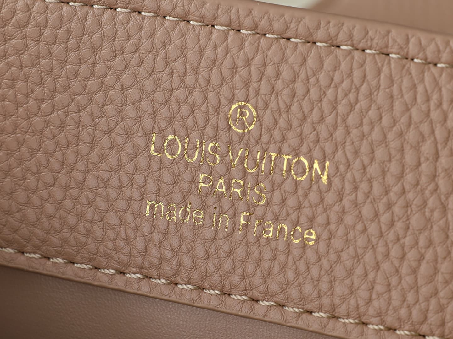 C4999 💰 Guangzhou product – top-tier original collection: M26328, M26329, M26531. This LV Mirage version of Capucines BB handbag comes from the Exceptionals series. Made with silk satin Taurillon leather, it is ideal for evening events. The monogram patte — image 8