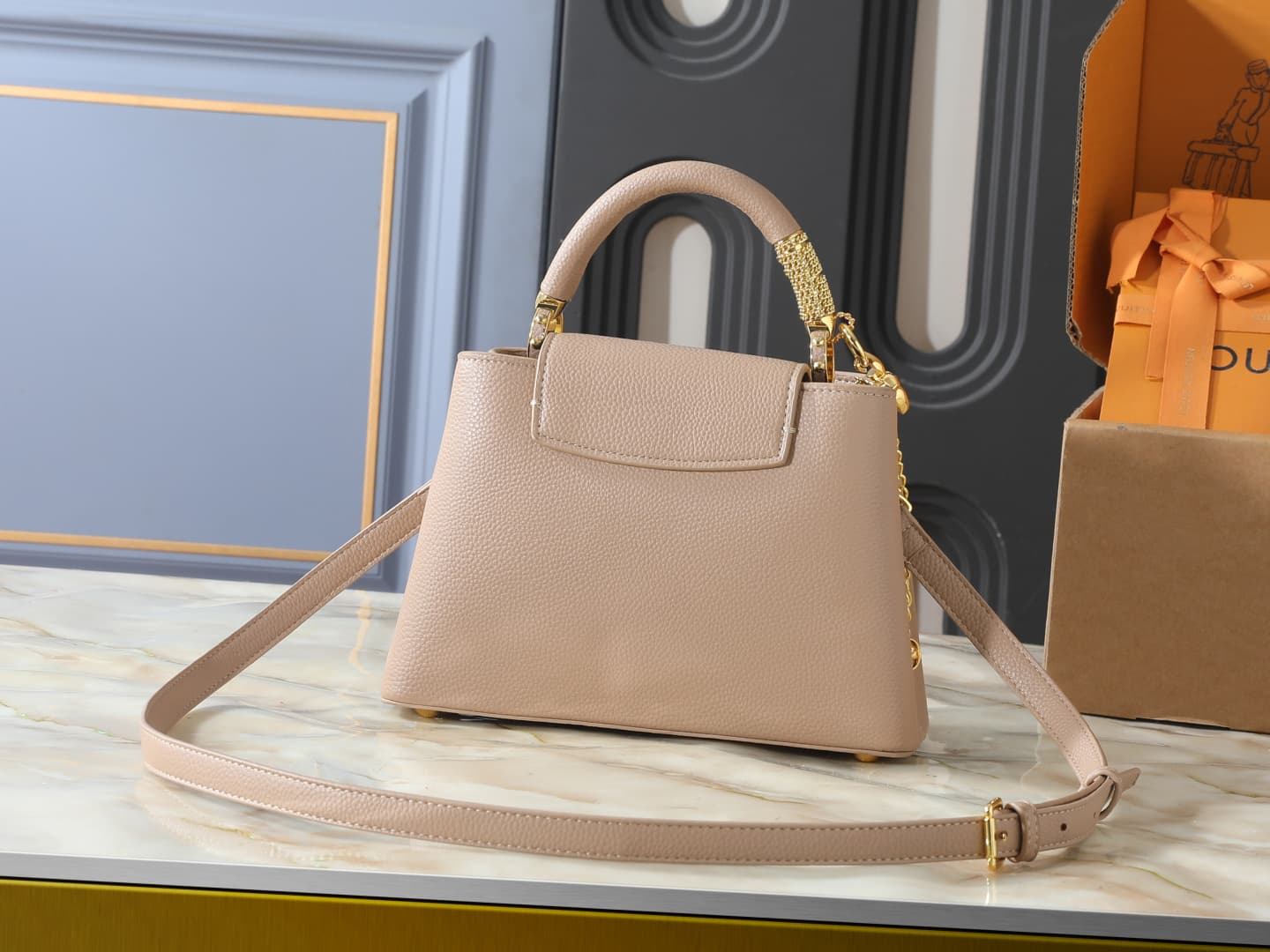 C4999 💰 Guangzhou product – top-tier original collection: M26328, M26329, M26531. This LV Mirage version of Capucines BB handbag comes from the Exceptionals series. Made with silk satin Taurillon leather, it is ideal for evening events. The monogram patte — image 3