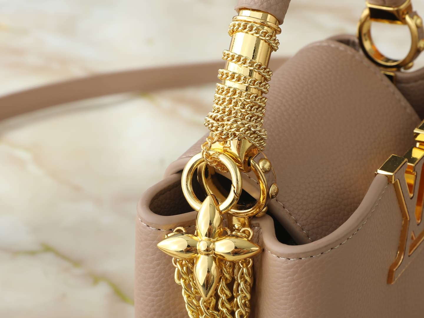 C4998 💰 Guangzhou product – top-tier original collection: M26328, M26329, M26531. This mini bag in the LV Mirage style of Capucines comes from the Exceptionals series. Made from satin Taurillon leather, it is perfect for evening events. The monogram patte — image 7