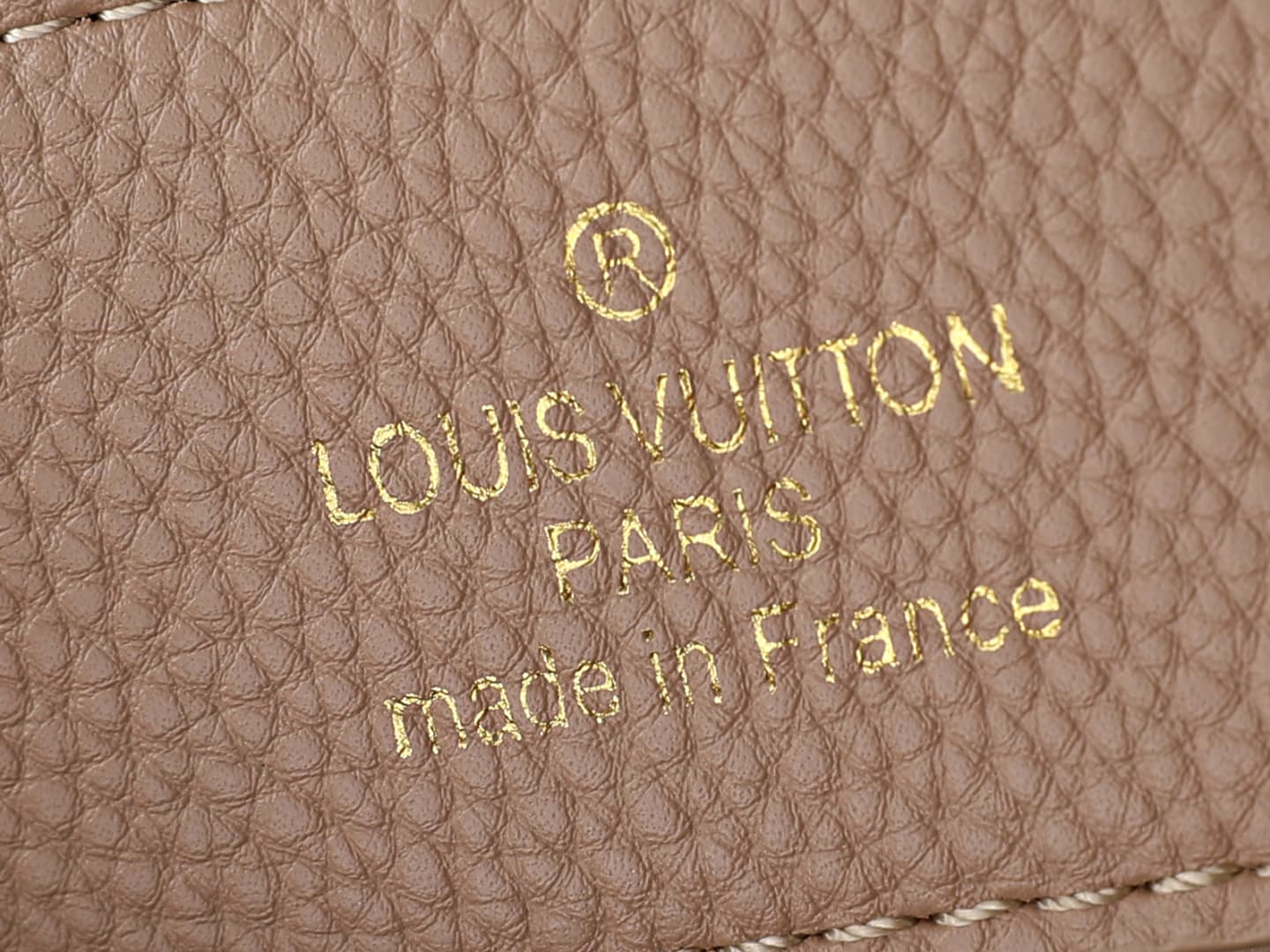 C4998 💰 Guangzhou product – top-tier original collection: M26328, M26329, M26531. This mini bag in the LV Mirage style of Capucines comes from the Exceptionals series. Made from satin Taurillon leather, it is perfect for evening events. The monogram patte — image 8
