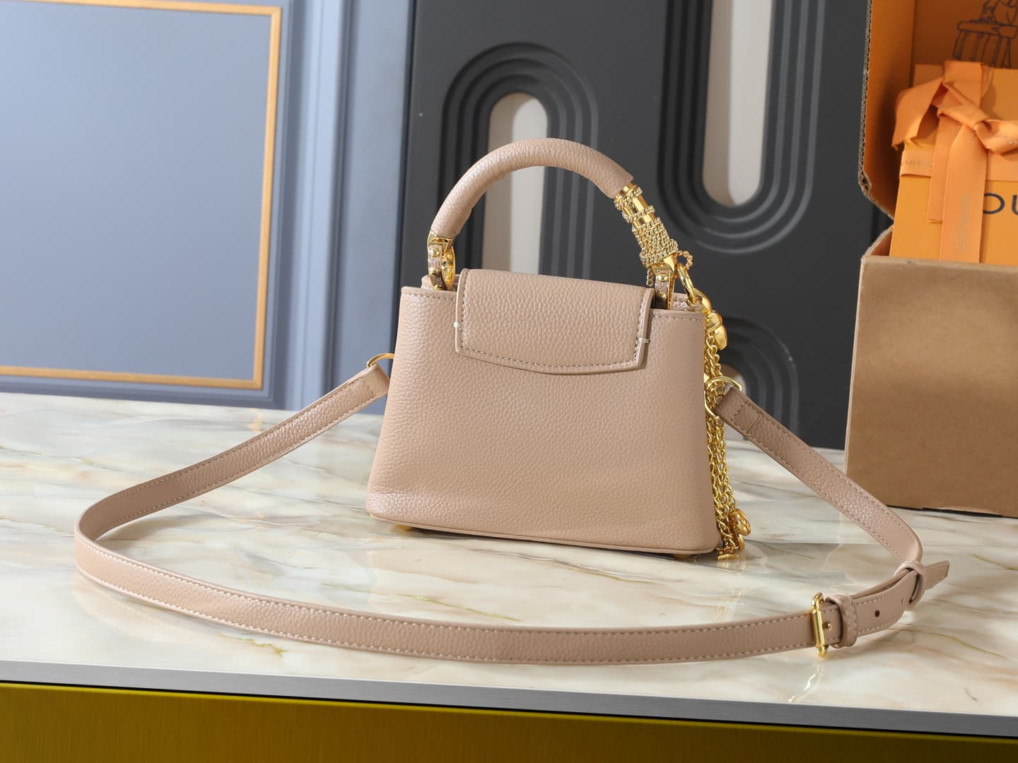 C4998 💰 Guangzhou product – top-tier original collection: M26328, M26329, M26531. This mini bag in the LV Mirage style of Capucines comes from the Exceptionals series. Made from satin Taurillon leather, it is perfect for evening events. The monogram patte — image 3