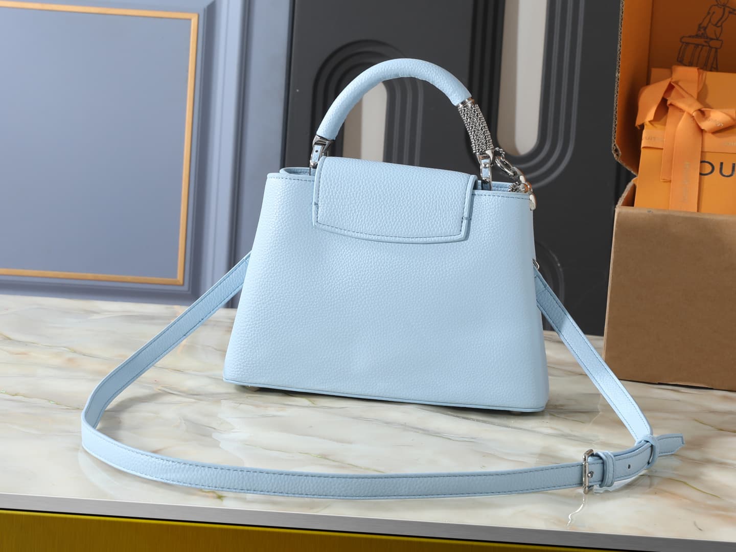 C4997 💰 Guangzhou product – top-tier original collection: M26328, M26329, M26531. This LV Mirage version of Capucines BB handbag comes from the Exceptionals series. Made with satin Taurillon leather, it is perfect for evening events. The monogram pattern  — image 3