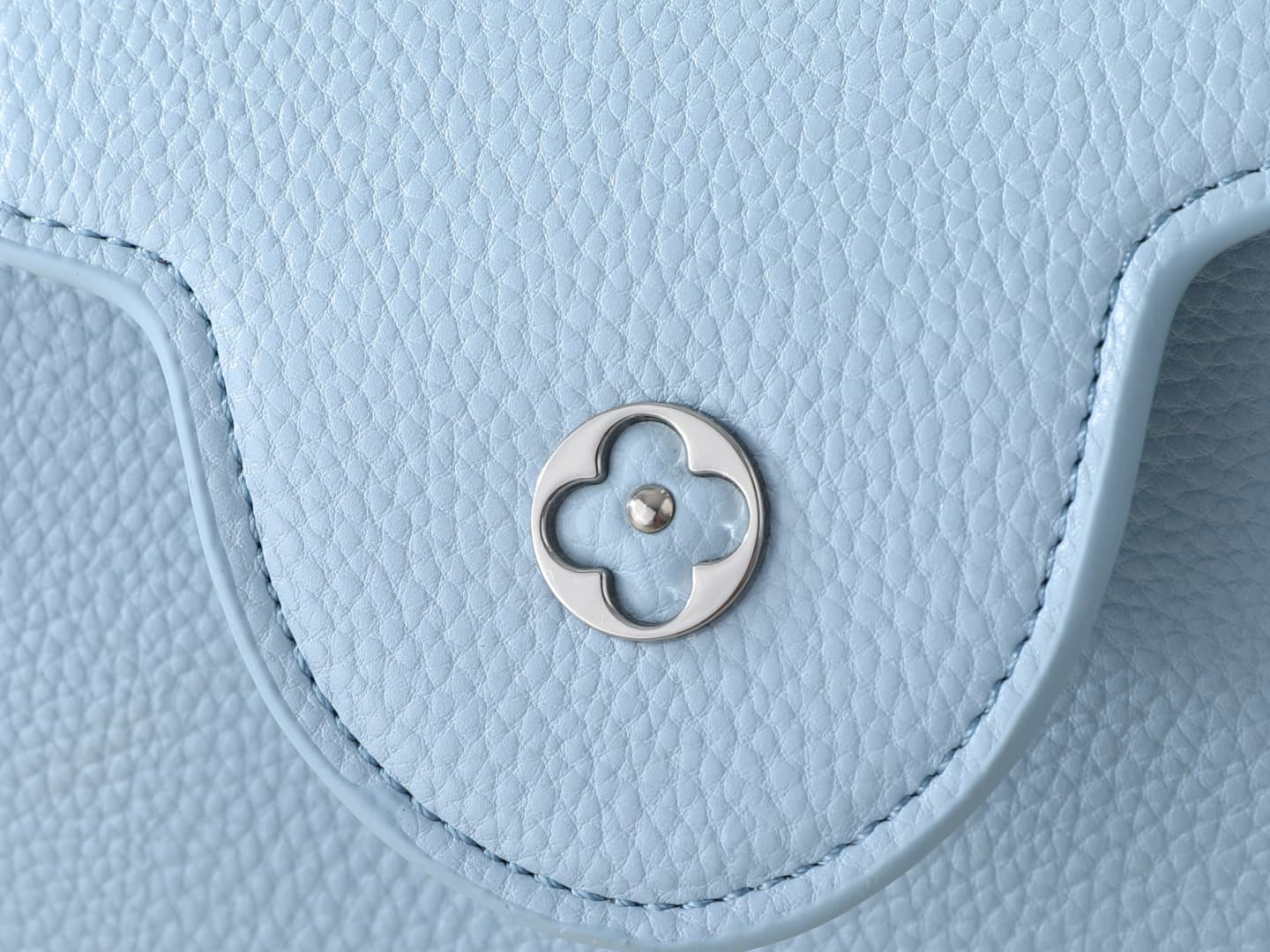 C4997 💰 Guangzhou product – top-tier original collection: M26328, M26329, M26531. This LV Mirage version of Capucines BB handbag comes from the Exceptionals series. Made with satin Taurillon leather, it is perfect for evening events. The monogram pattern  — image 6
