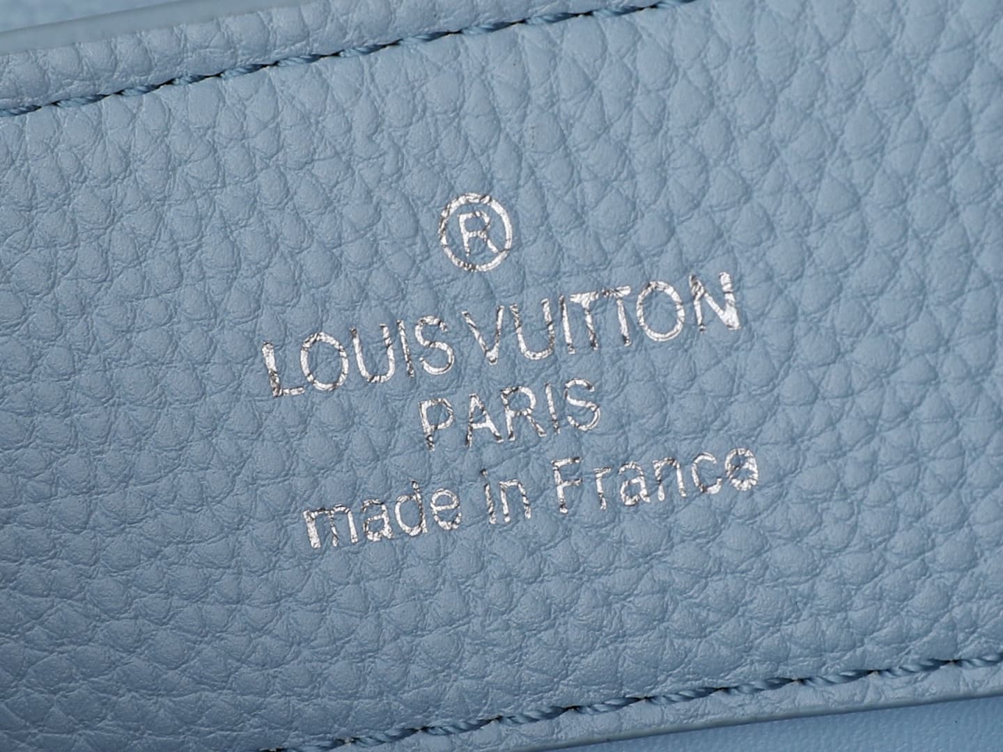 C4996 💰 Guangzhou product – top-tier original collection: M26328, M26329, M26531. This LV Mirage version of Capucines mini handbag comes from the Exceptionals series. Made with silk satin Taurillon leather, it is perfect for evening events. The monogram p — image 8