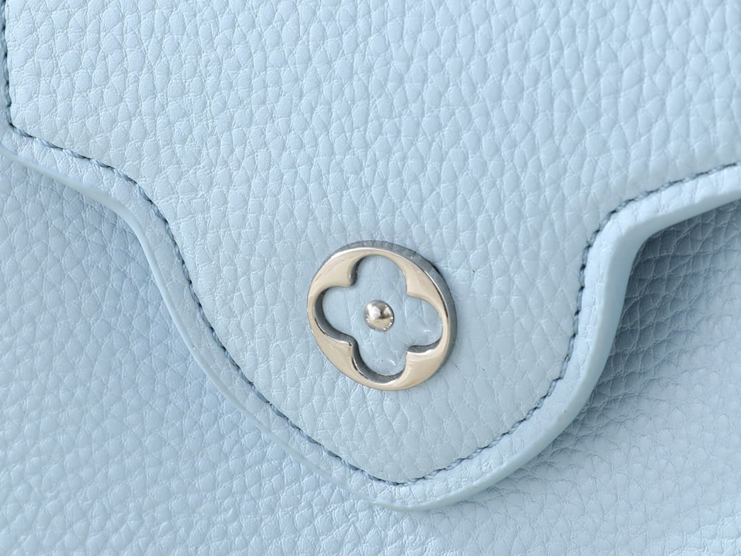 C4996 💰 Guangzhou product – top-tier original collection: M26328, M26329, M26531. This LV Mirage version of Capucines mini handbag comes from the Exceptionals series. Made with silk satin Taurillon leather, it is perfect for evening events. The monogram p — image 6