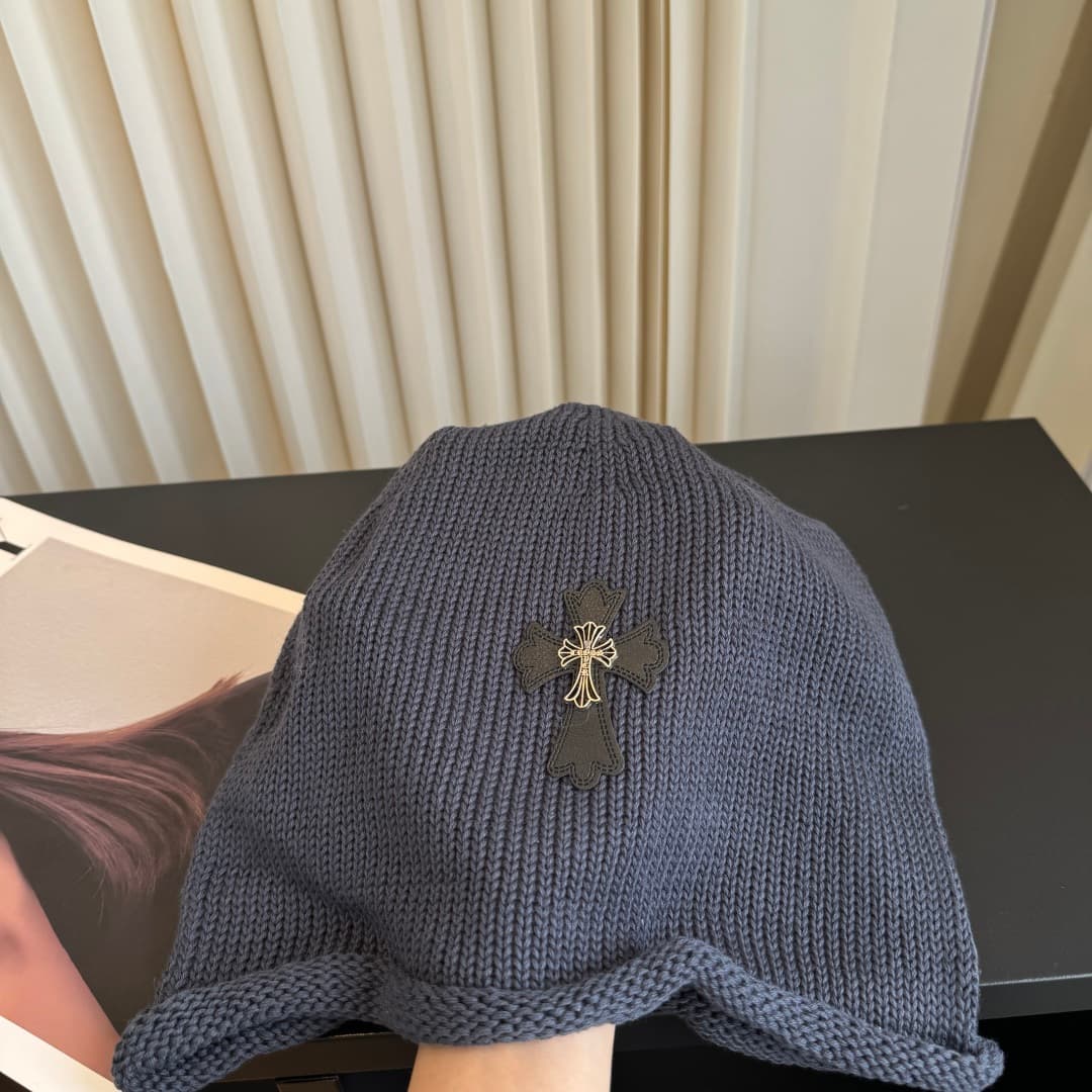 C29934 Crow Heart high-quality knitted cap – super stylish and impressive! The quality is excellent, and it’s a great match for any outfit. It’s a must-have item for fashion lovers! Buy it now! — image 2