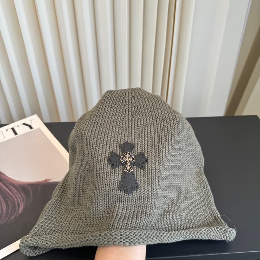C29930 Crow Heart high-quality knitted caps – super stylish and impressive! The quality is excellent, and they are great to wear on the street. They’re very trendy! It’s a must-have item for anyone who goes out, so buy them quickly! — image 2