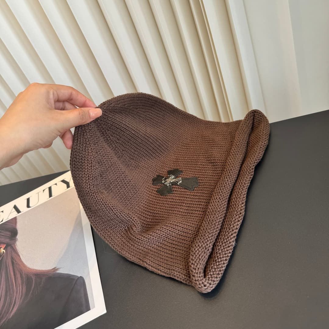 C29931 Crow Heart – High-quality, stylish knitted hats! Super popular💖 The quality is excellent, and they are great to wear on the street! Fashiony and trendy! A must-have item for anyone who goes out. Buy them soon! — image 6