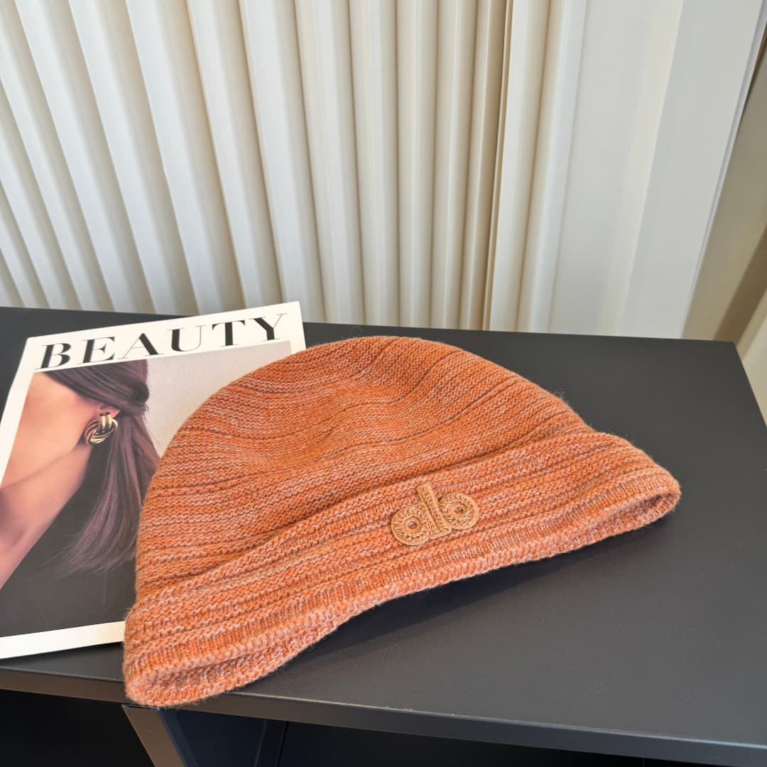 C29929 Alo high-quality, premium knitted cap – absolutely awesome! The quality is excellent, and it pairs perfectly with any outfit. It’s a must-have item for those who love fashion! Buy it quickly! — image 7