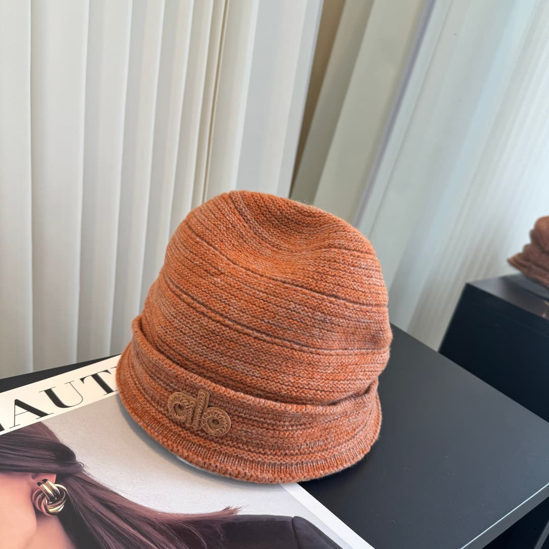 C29929 Alo high-quality, premium knitted cap – absolutely awesome! The quality is excellent, and it pairs perfectly with any outfit. It’s a must-have item for those who love fashion! Buy it quickly! — image 2