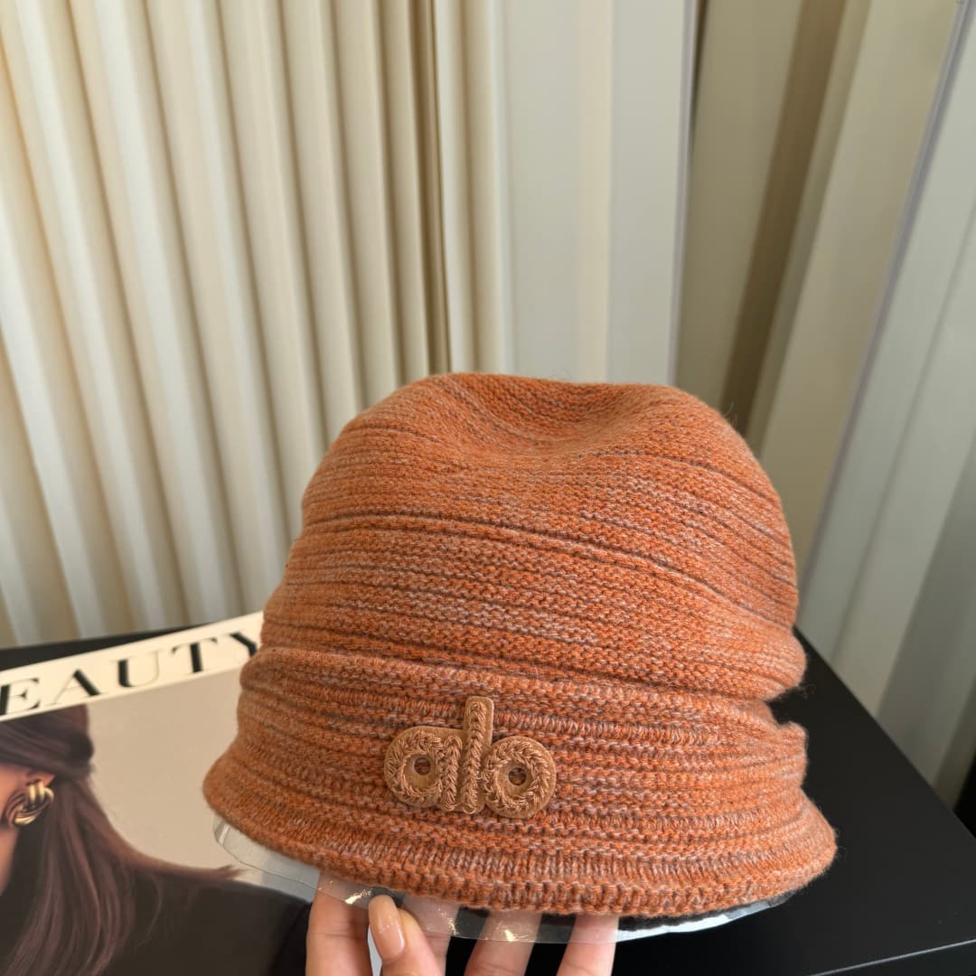 C29929 Alo high-quality, premium knitted cap – absolutely awesome! The quality is excellent, and it pairs perfectly with any outfit. It’s a must-have item for those who love fashion! Buy it quickly! — image 4