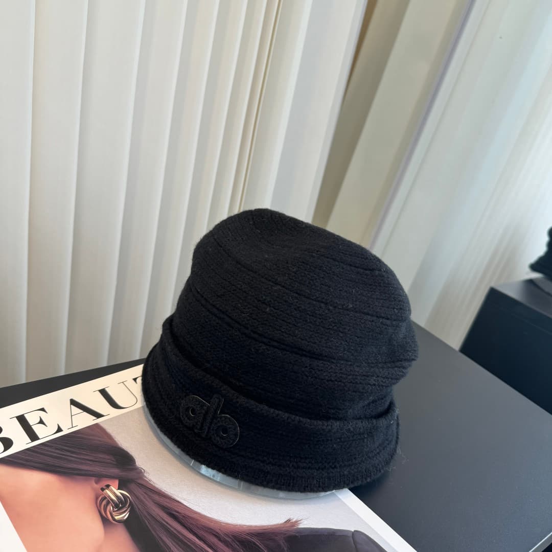 C29928 Alo high-quality, stylish knitted cap – absolutely fantastic! The quality is excellent, and it pairs well with any outfit. It’s a must-have item for everyday use. Buy it quickly! — image 2