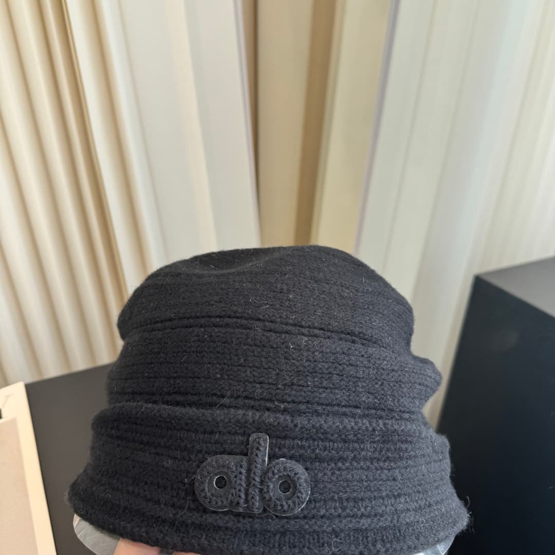 C29928 Alo high-quality, stylish knitted cap – absolutely fantastic! The quality is excellent, and it pairs well with any outfit. It’s a must-have item for everyday use. Buy it quickly! — image 5