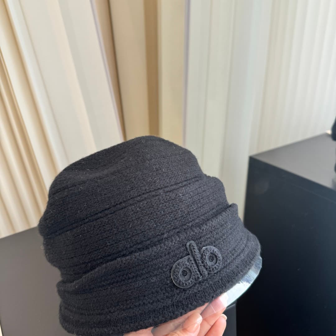 C29928 Alo high-quality, stylish knitted cap – absolutely fantastic! The quality is excellent, and it pairs well with any outfit. It’s a must-have item for everyday use. Buy it quickly! — image 3