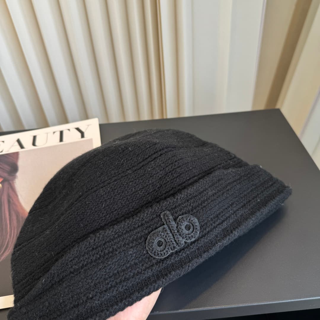C29928 Alo high-quality, stylish knitted cap – absolutely fantastic! The quality is excellent, and it pairs well with any outfit. It’s a must-have item for everyday use. Buy it quickly! — image 8