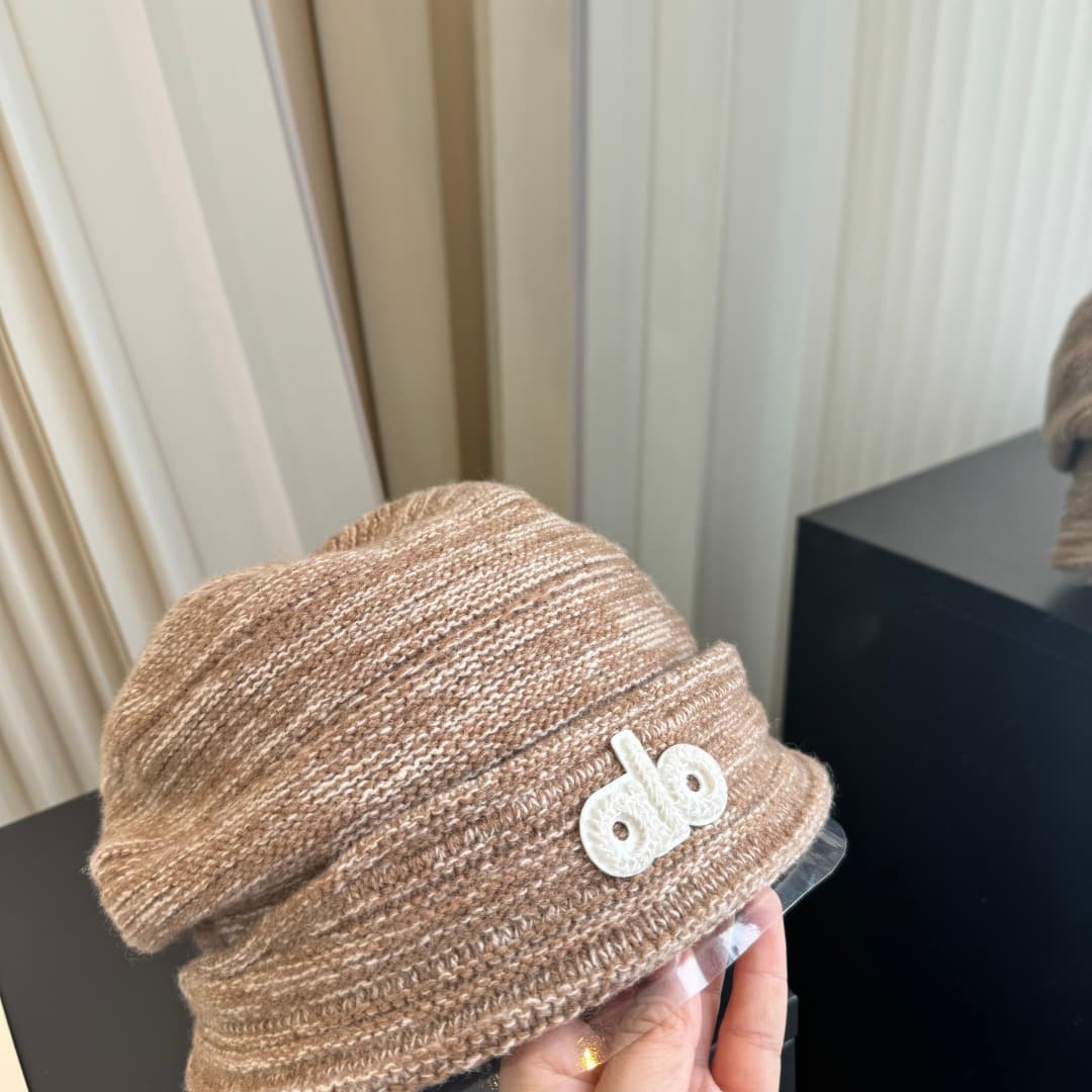 C29927 Alo high-quality, stylish knitted caps – absolutely amazing! The quality is excellent, and they pair perfectly with any outfit. It’s a must-have item for those who want to stay trendy. Buy them quickly! — image 4