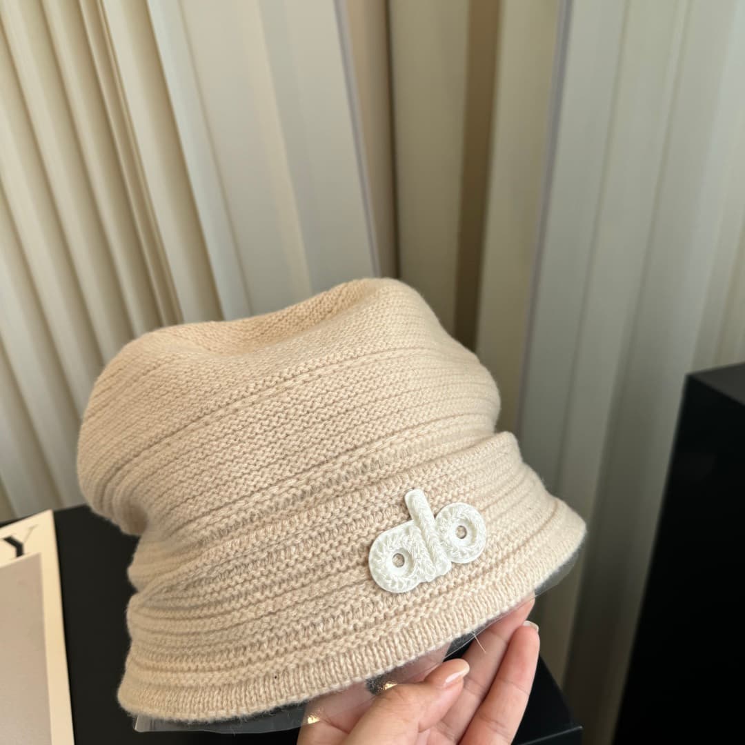 C29925 Alo – high-quality, elegant knitted caps. Absolutely fantastic! The quality is outstanding; they are great to wear on the street! Trendy and stylish! A must-have item for anyone who goes out. Buy them quickly! — image 3