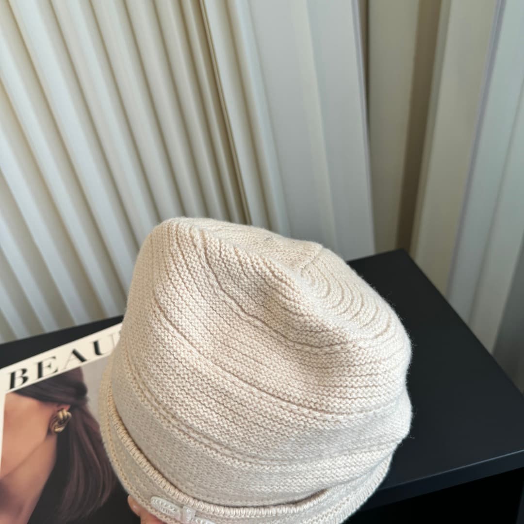 C29925 Alo – high-quality, elegant knitted caps. Absolutely fantastic! The quality is outstanding; they are great to wear on the street! Trendy and stylish! A must-have item for anyone who goes out. Buy them quickly! — image 5