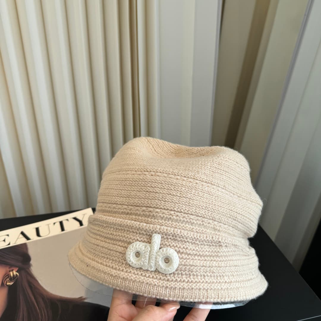 C29925 Alo – high-quality, elegant knitted caps. Absolutely fantastic! The quality is outstanding; they are great to wear on the street! Trendy and stylish! A must-have item for anyone who goes out. Buy them quickly! — image 4