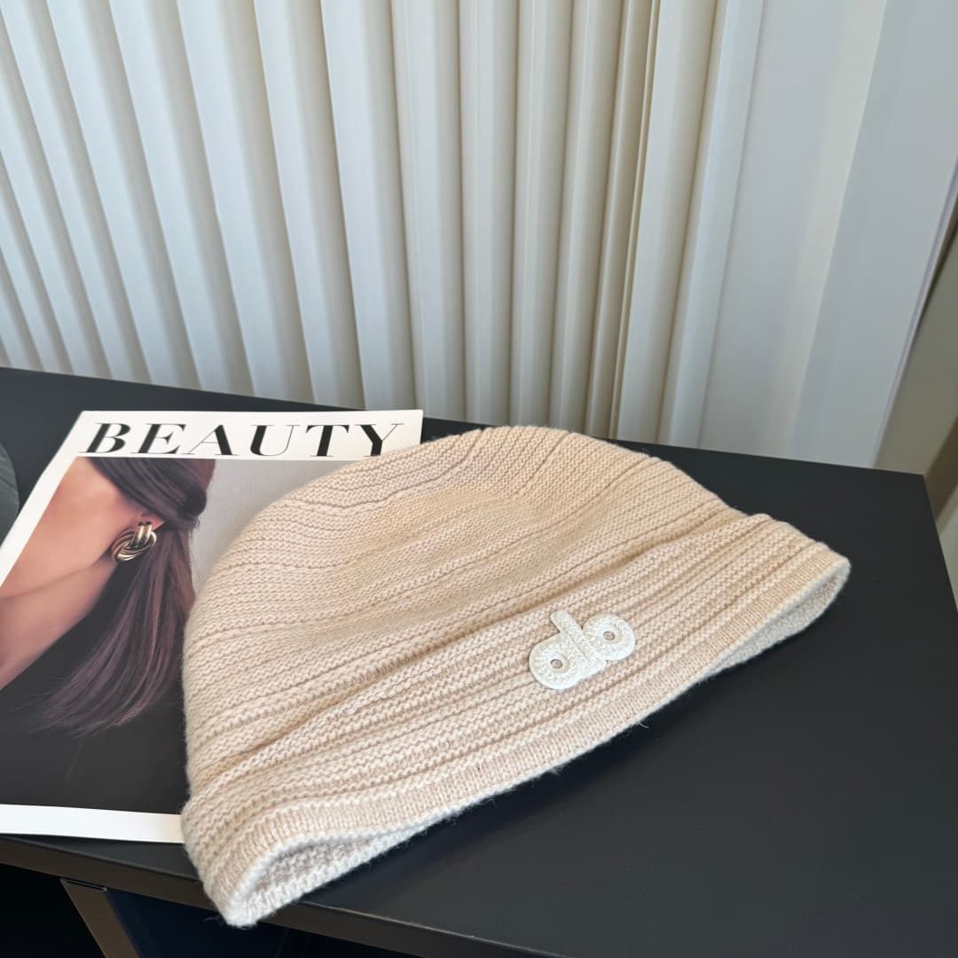 C29925 Alo – high-quality, elegant knitted caps. Absolutely fantastic! The quality is outstanding; they are great to wear on the street! Trendy and stylish! A must-have item for anyone who goes out. Buy them quickly! — image 6