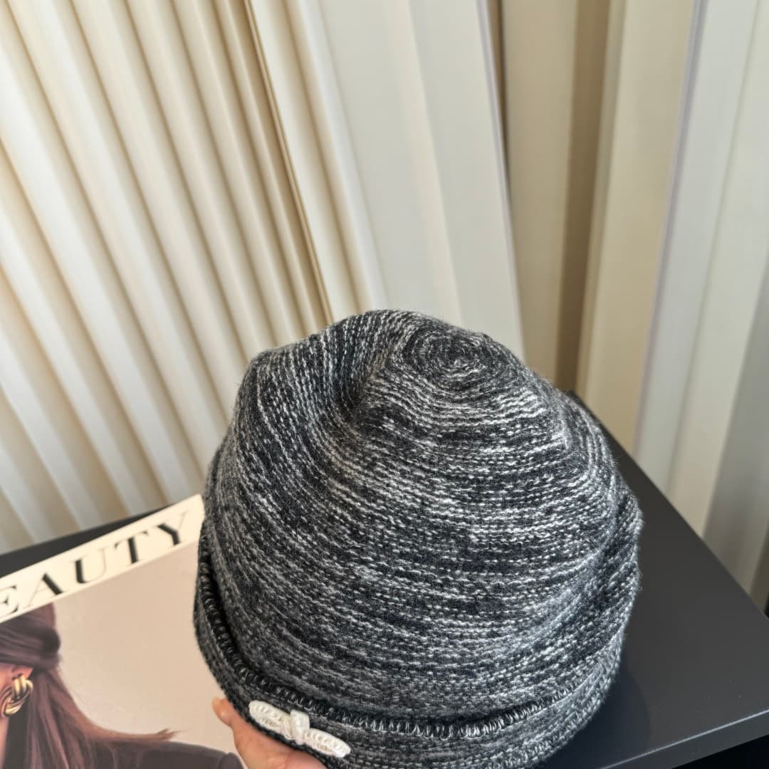 C29924 Alo high-quality, premium knitted cap – absolutely amazing! The quality is outstanding, and it’s perfect for wearing on the street. It’s a must-have item for fashion lovers. Buy it now! — image 5