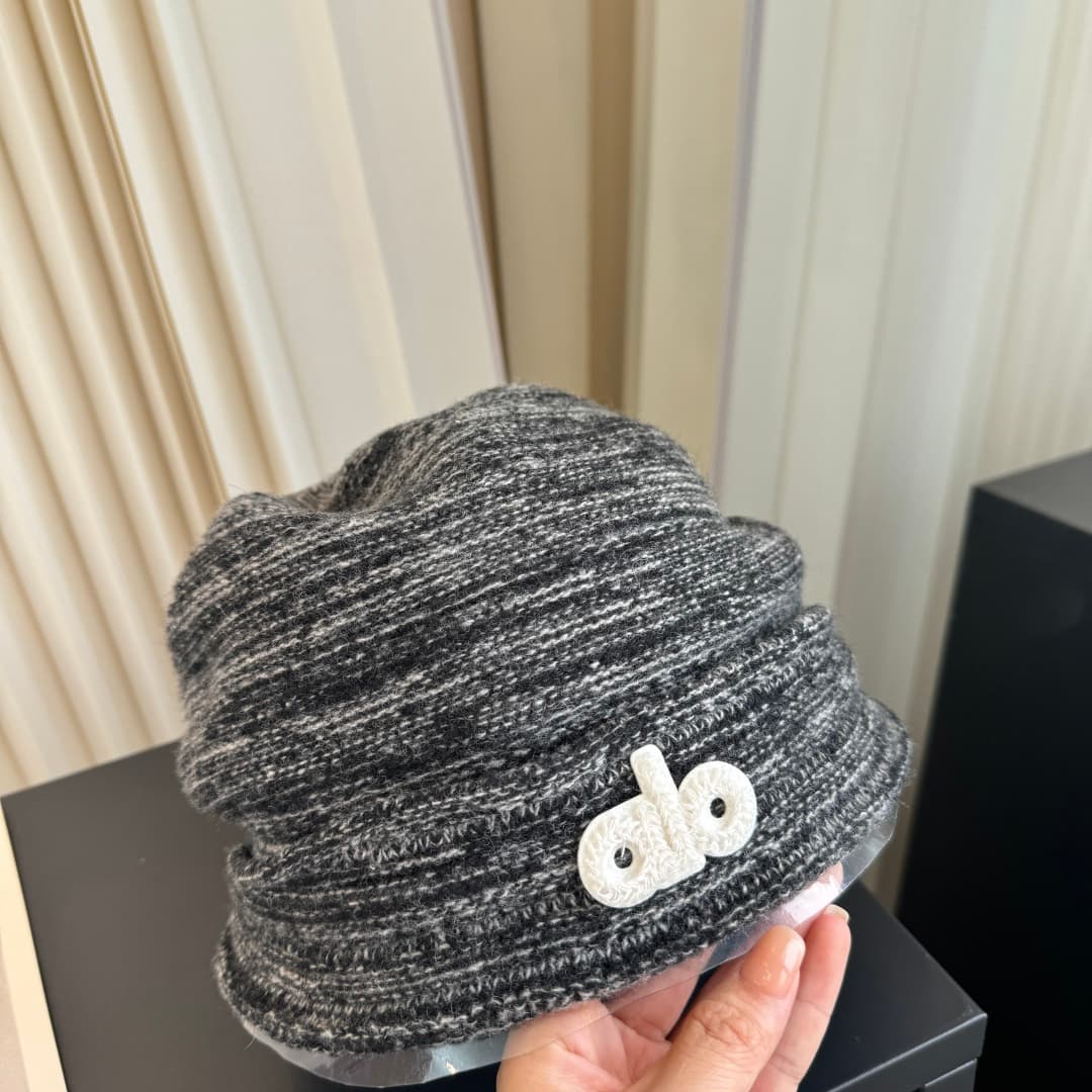 C29924 Alo high-quality, premium knitted cap – absolutely amazing! The quality is outstanding, and it’s perfect for wearing on the street. It’s a must-have item for fashion lovers. Buy it now! — image 3