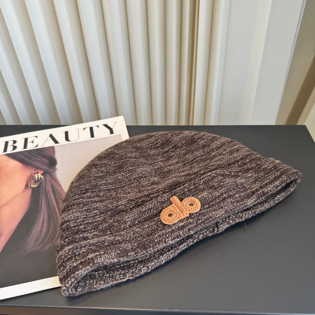 C29923 Alo high-quality, stylish knitted cap – absolutely amazing! The quality is excellent, and it pairs well with any outfit. It’s a must-have item for those who want to stay trendy. Buy it quickly! — image 6
