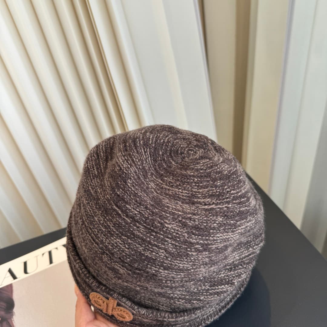 C29923 Alo high-quality, stylish knitted cap – absolutely amazing! The quality is excellent, and it pairs well with any outfit. It’s a must-have item for those who want to stay trendy. Buy it quickly! — image 5