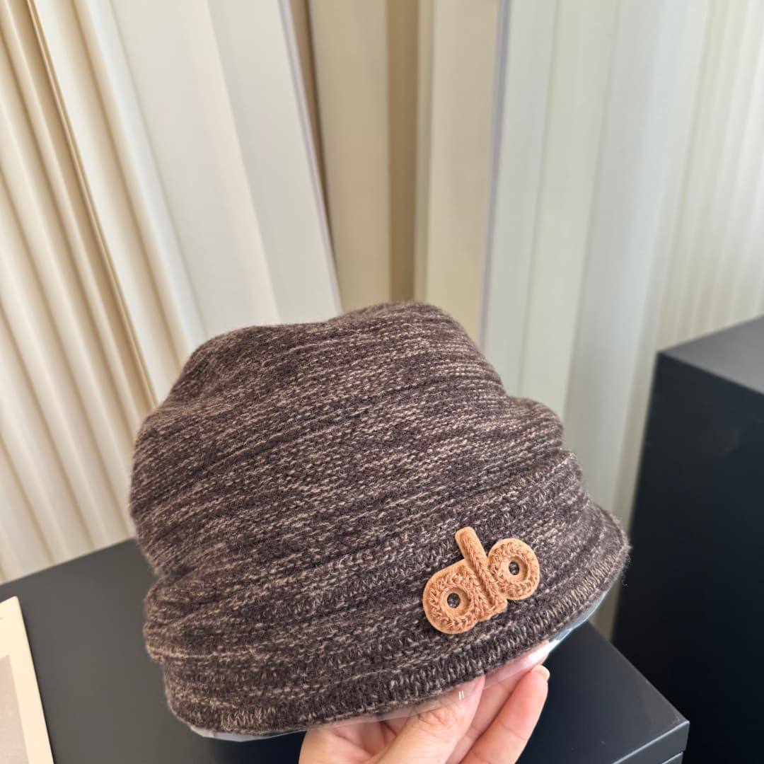 C29923 Alo high-quality, stylish knitted cap – absolutely amazing! The quality is excellent, and it pairs well with any outfit. It’s a must-have item for those who want to stay trendy. Buy it quickly! — image 3
