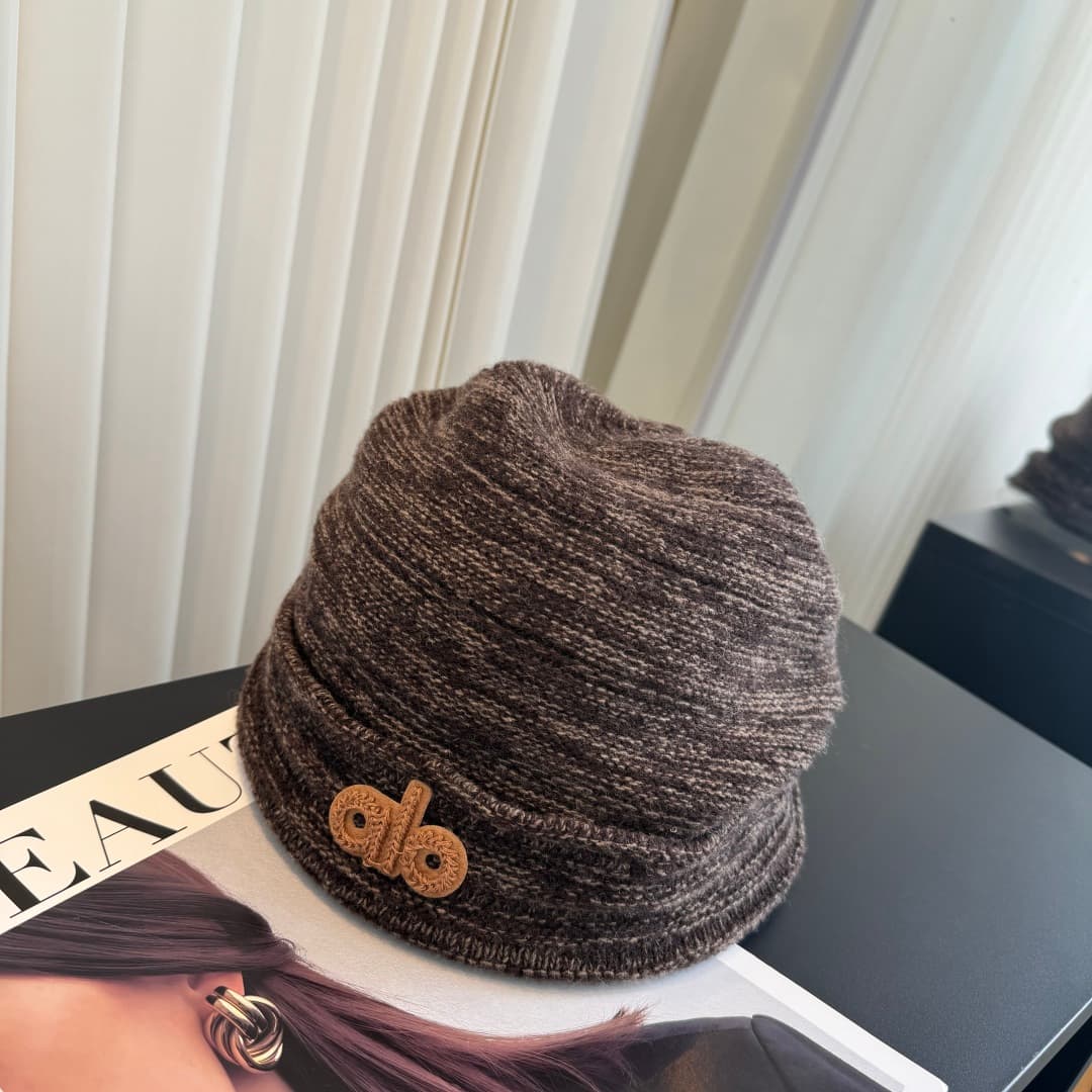 C29923 Alo high-quality, stylish knitted cap – absolutely amazing! The quality is excellent, and it pairs well with any outfit. It’s a must-have item for those who want to stay trendy. Buy it quickly! — image 2