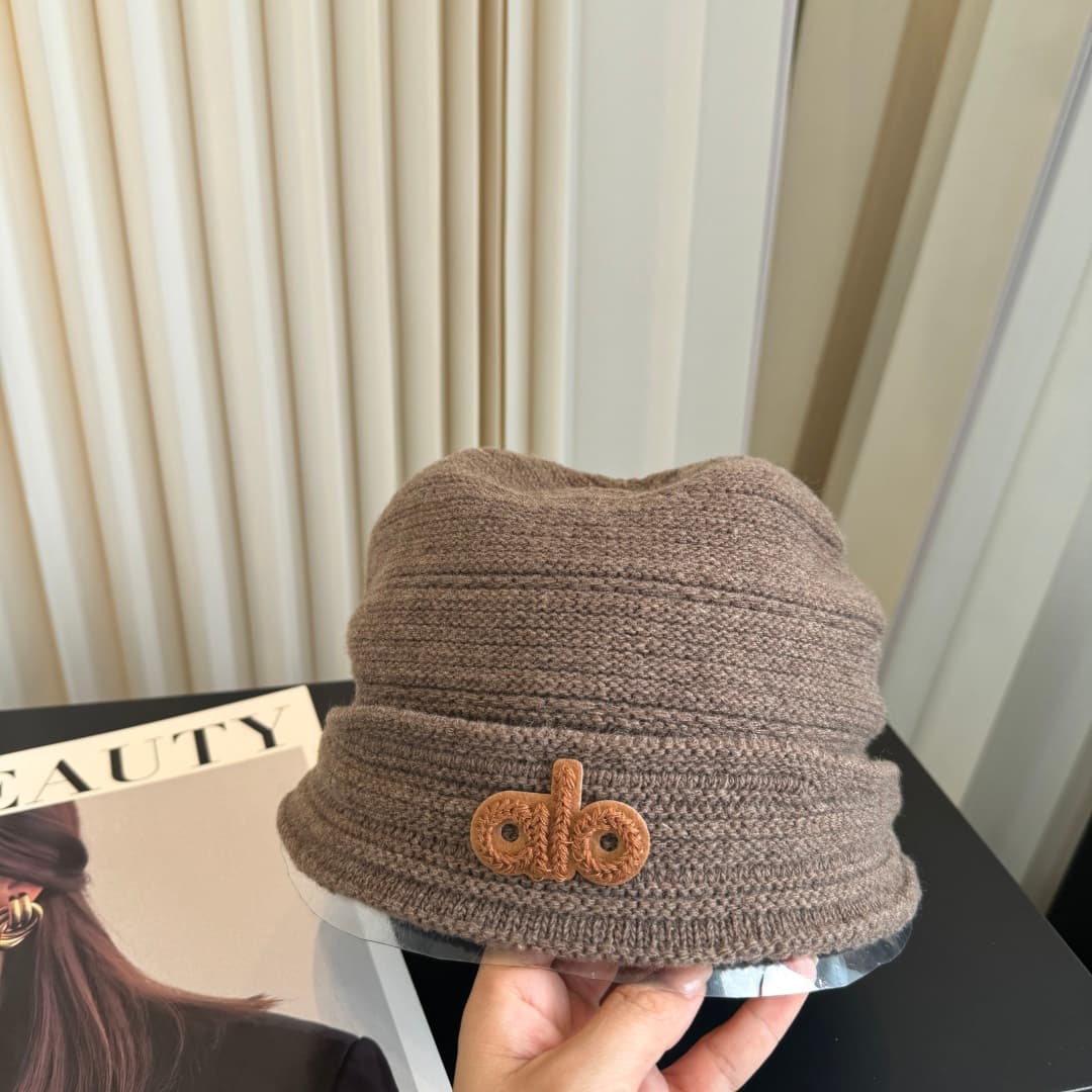 C29922 Alo high-quality, stylish knitted caps – absolutely amazing! The quality is excellent, and they are perfect for wearing on the street. It’s a must-have item for fashion lovers! Buy them quickly! — image 4