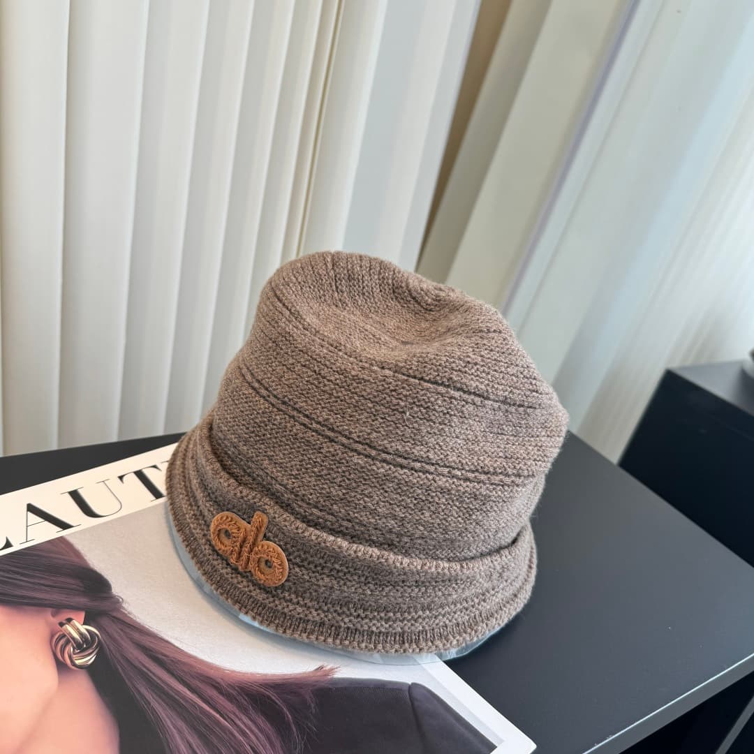 C29922 Alo high-quality, stylish knitted caps – absolutely amazing! The quality is excellent, and they are perfect for wearing on the street. It’s a must-have item for fashion lovers! Buy them quickly! — image 2