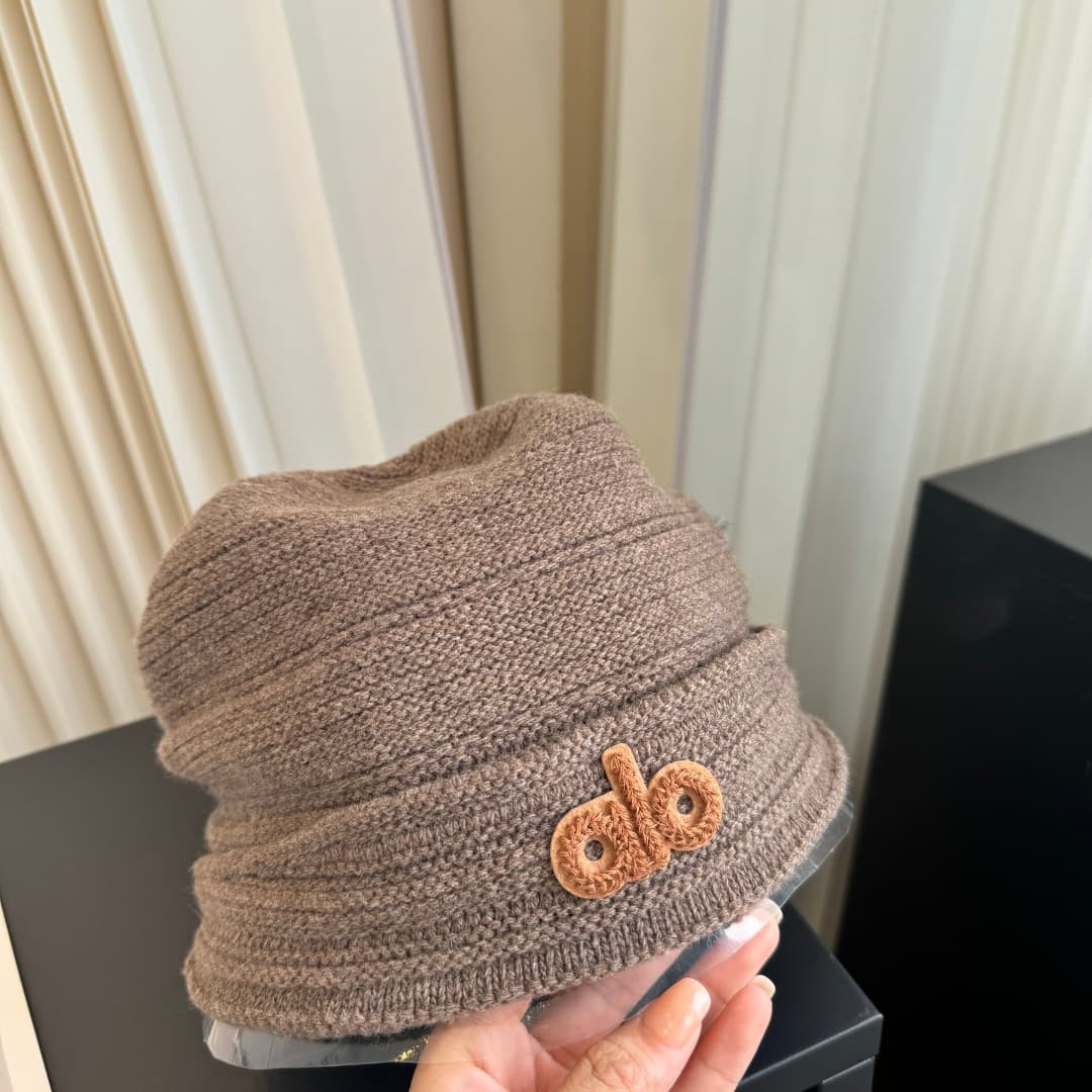 C29922 Alo high-quality, stylish knitted caps – absolutely amazing! The quality is excellent, and they are perfect for wearing on the street. It’s a must-have item for fashion lovers! Buy them quickly! — image 3