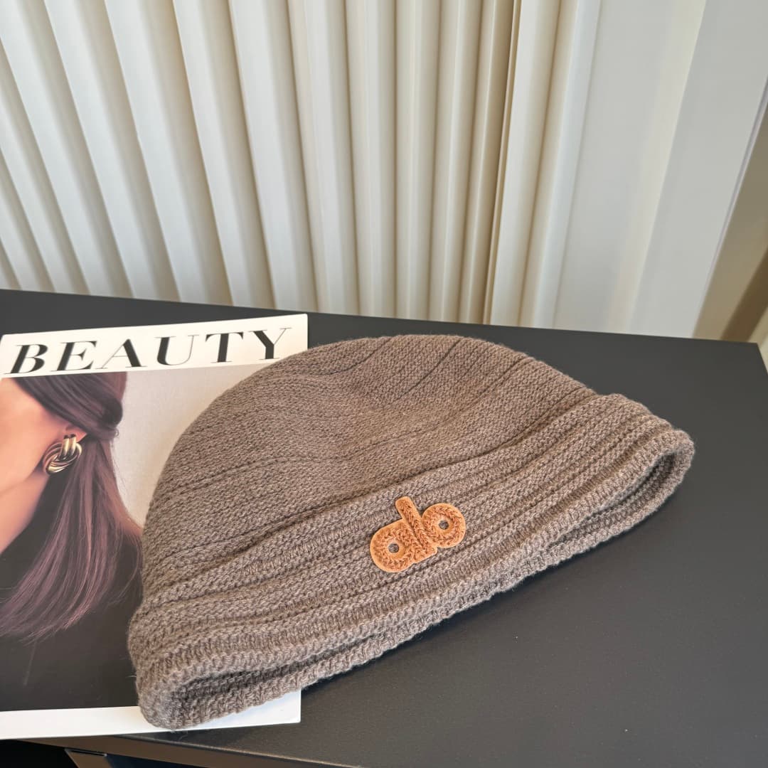 C29922 Alo high-quality, stylish knitted caps – absolutely amazing! The quality is excellent, and they are perfect for wearing on the street. It’s a must-have item for fashion lovers! Buy them quickly! — image 6