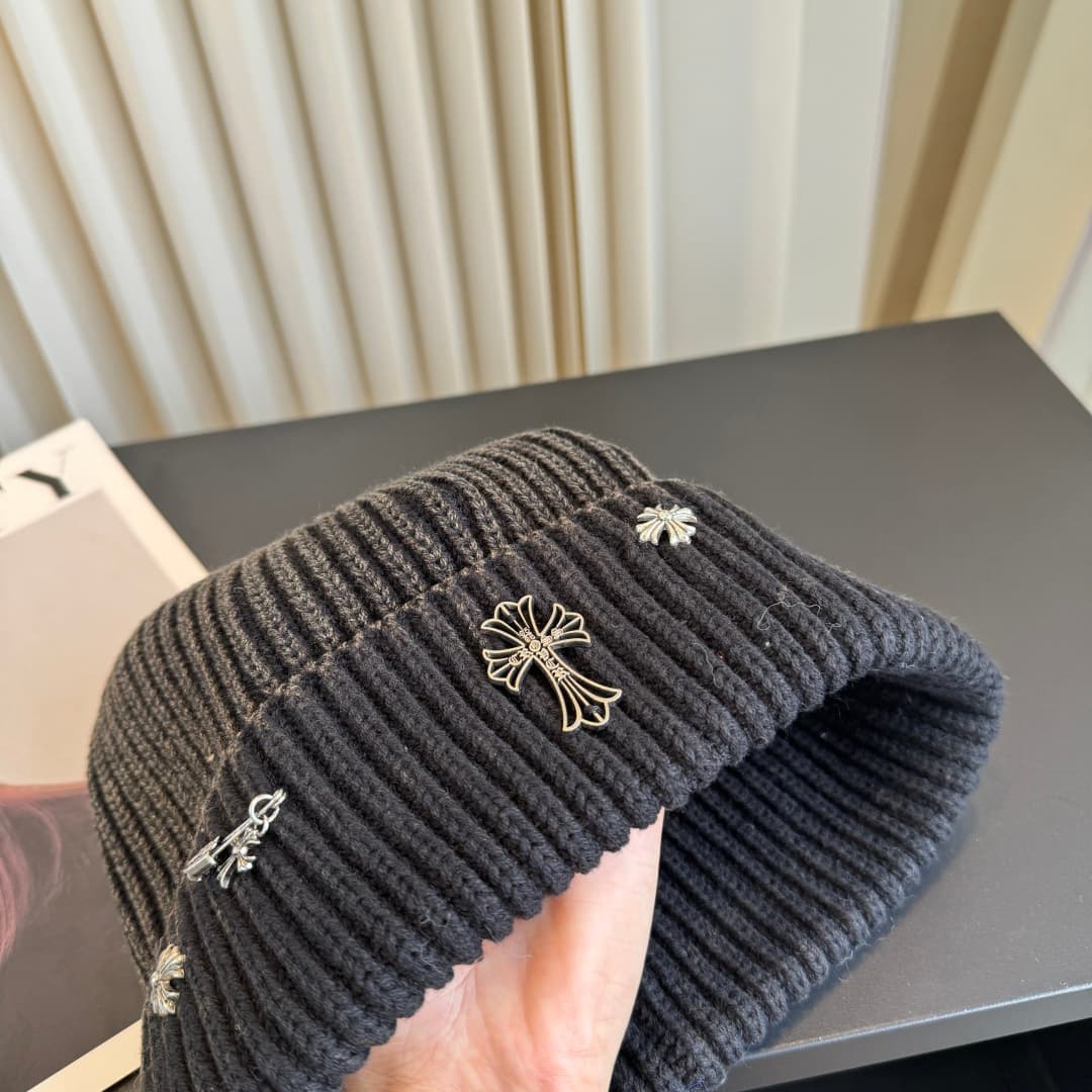C29921 Croco Heart – High-quality, stylish knitted caps! So popular💖 The quality is excellent; they’re great to wear on the street! Fashiony and trendy! They’re essential items for anyone who goes out, so buy them quickly! — image 4