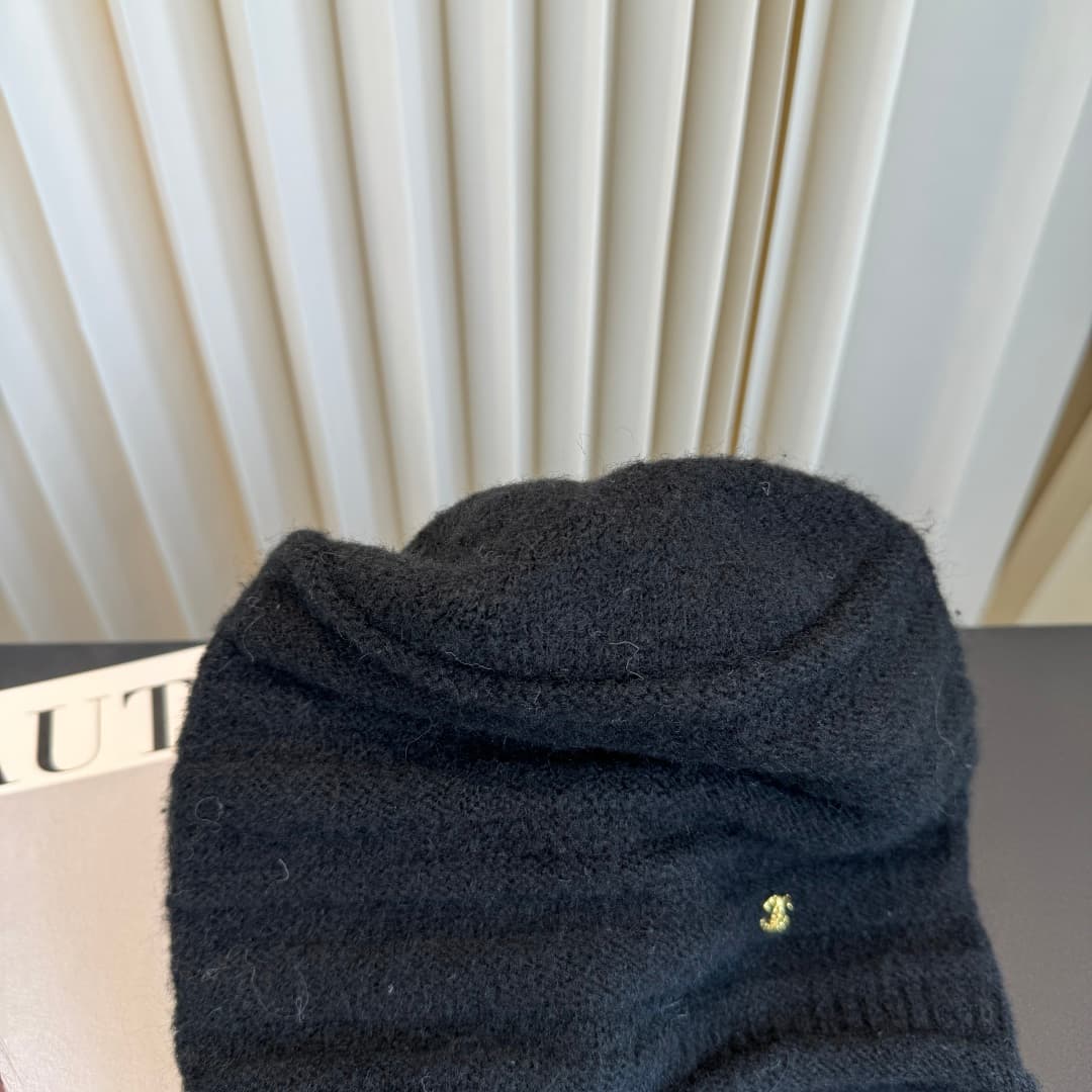 C29909 New Chanel beanie – high-quality and stylish, absolutely fantastic! The quality is excellent, and it’s a great item to wear on the street. It’s a must-have for fashion lovers! Buy it now! — image 4