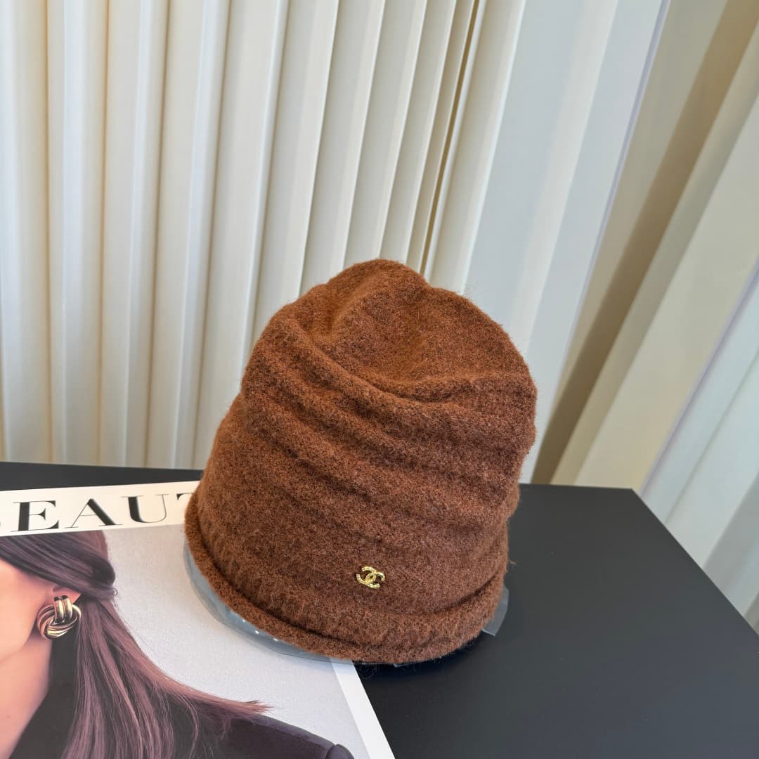 C29907 New Chanel beanie – high-quality and stylish, absolutely popular! The quality is excellent, and it’s a great choice for wearing on the street. It’s a must-have item for fashion lovers. Buy it now! — image 2