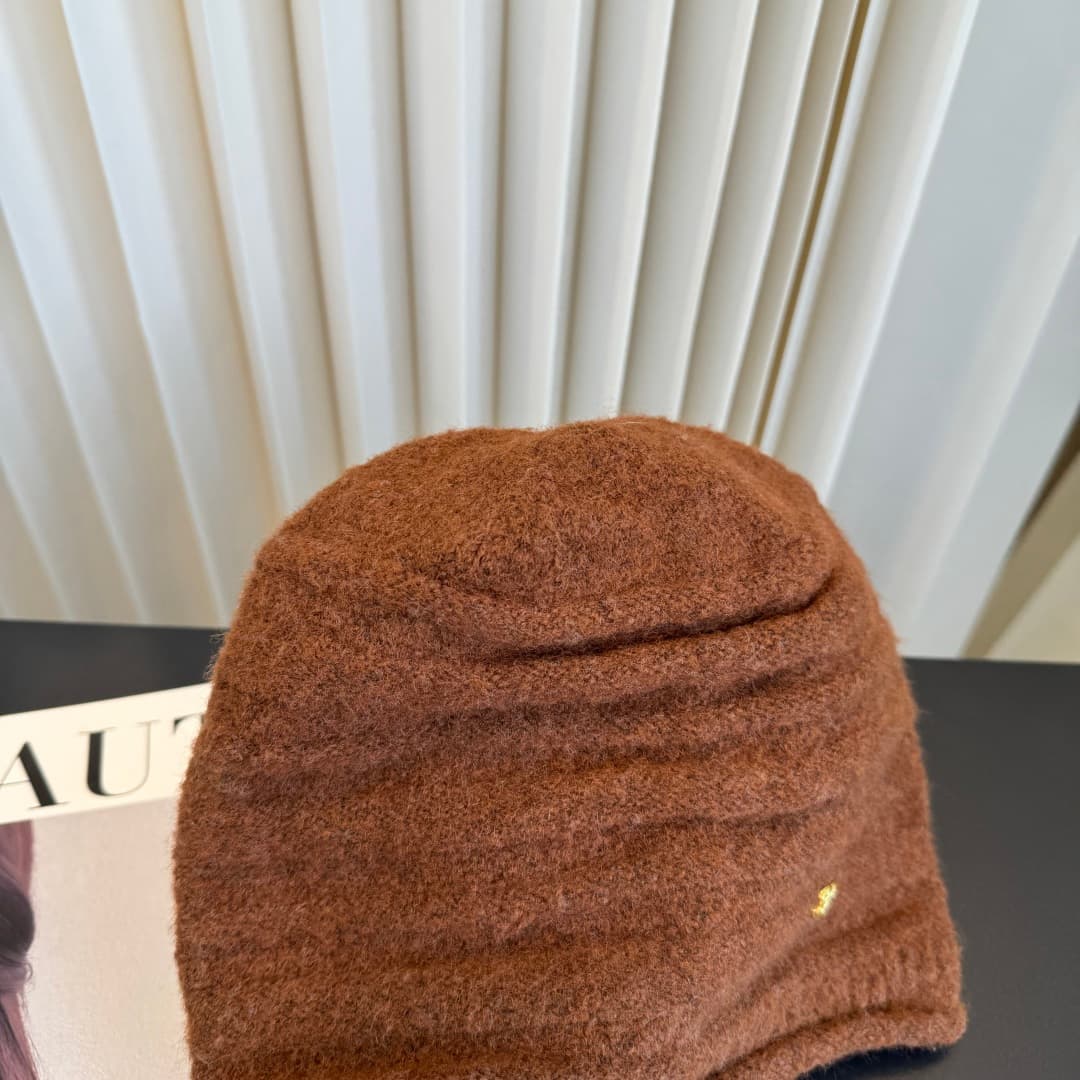 C29907 New Chanel beanie – high-quality and stylish, absolutely popular! The quality is excellent, and it’s a great choice for wearing on the street. It’s a must-have item for fashion lovers. Buy it now! — image 5