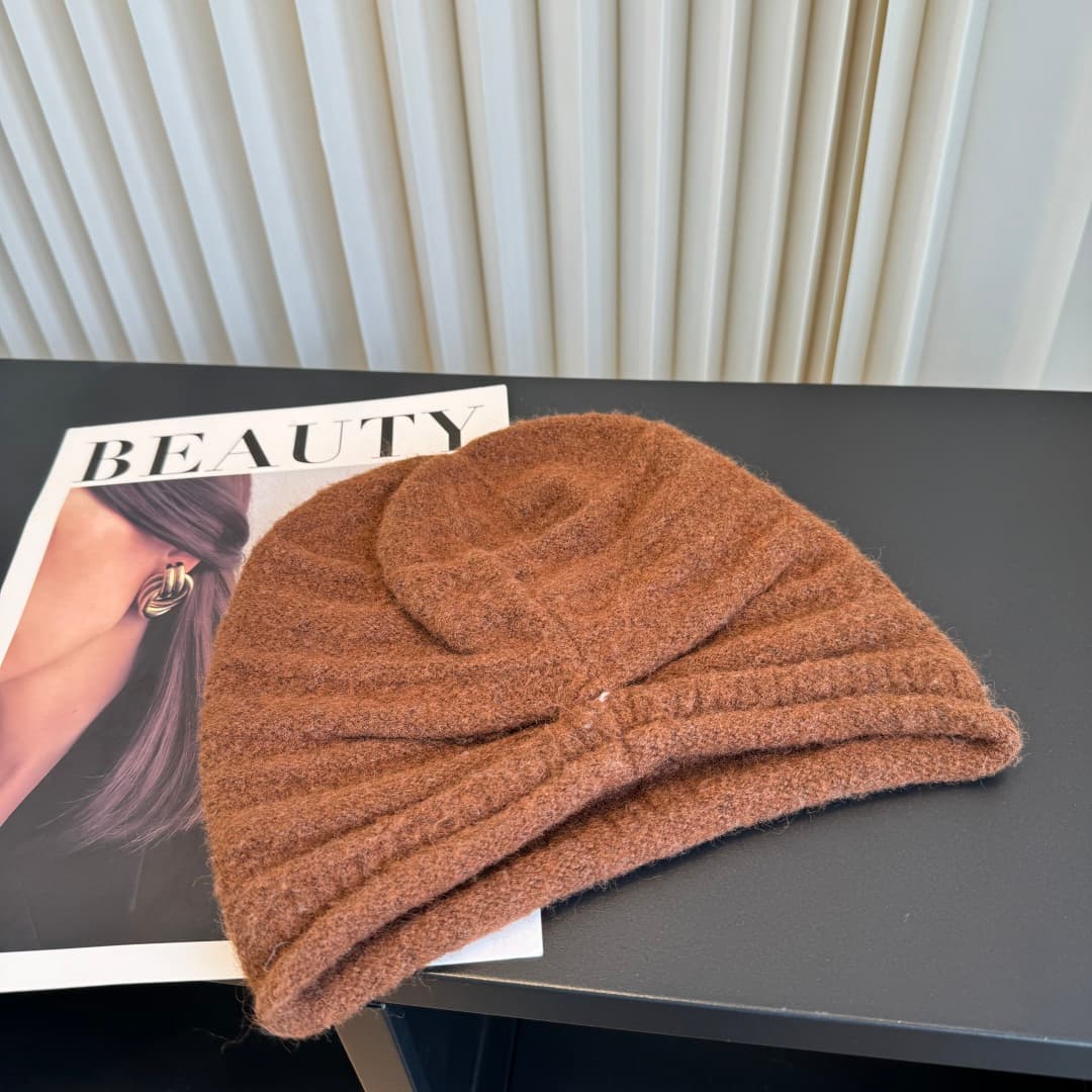 C29907 New Chanel beanie – high-quality and stylish, absolutely popular! The quality is excellent, and it’s a great choice for wearing on the street. It’s a must-have item for fashion lovers. Buy it now! — image 6