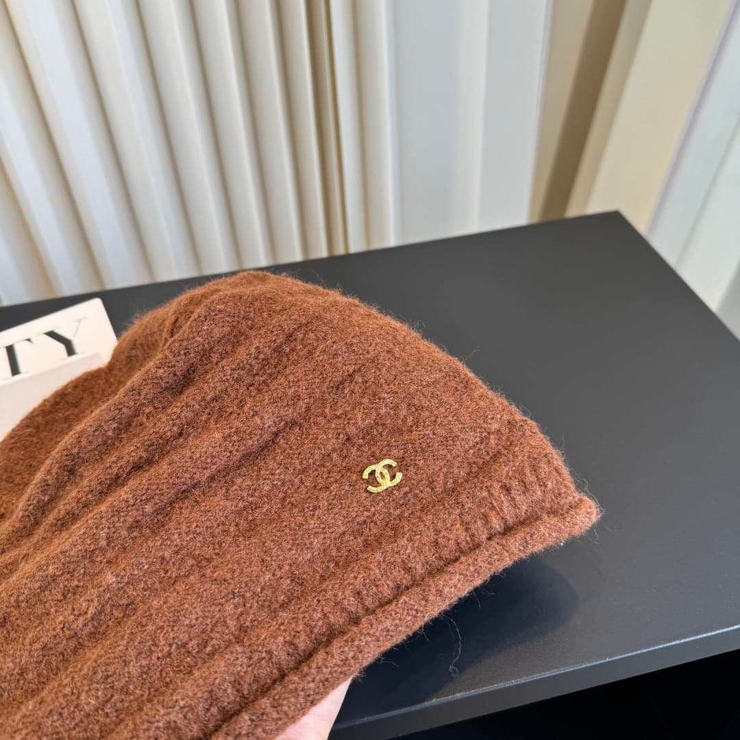 C29907 New Chanel beanie – high-quality and stylish, absolutely popular! The quality is excellent, and it’s a great choice for wearing on the street. It’s a must-have item for fashion lovers. Buy it now! — image 4