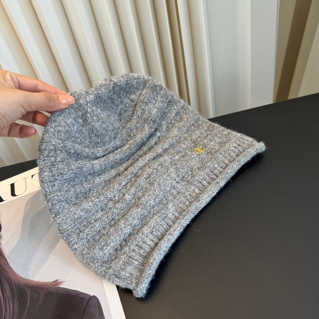 C29906 New Chanel knitted cap – high quality and stylish. It’s really popular! The quality is excellent, and it goes well with any outfit. It’s a must-have item for those who want to stay trendy. Buy it now! — image 7