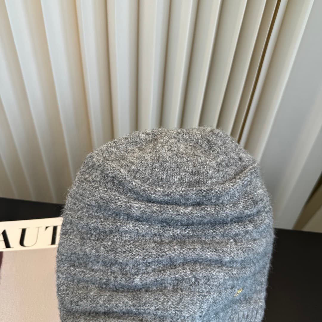 C29906 New Chanel knitted cap – high quality and stylish. It’s really popular! The quality is excellent, and it goes well with any outfit. It’s a must-have item for those who want to stay trendy. Buy it now! — image 5