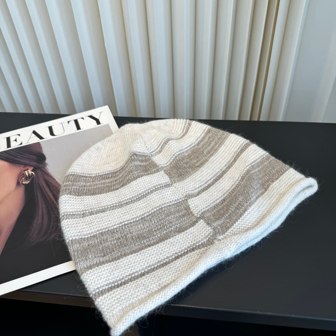 C29905 The new LV-quality knitted cap is super stylish! The quality is excellent, and it pairs well with any outfit. It’s a must-have item for those who go out frequently. Buy it quickly! — image 4