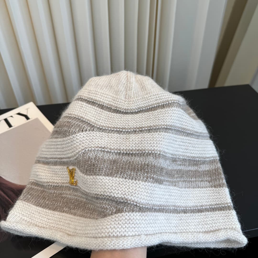 C29905 The new LV-quality knitted cap is super stylish! The quality is excellent, and it pairs well with any outfit. It’s a must-have item for those who go out frequently. Buy it quickly! — image 3