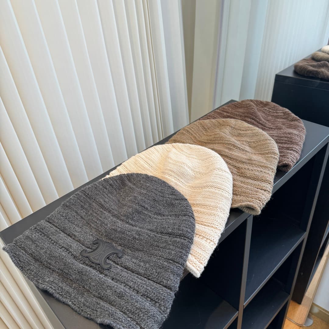 C29900 The new Seline cap features high-quality material and a stylish design. It’s extremely popular! The quality is excellent, and it pairs well with many outfits. It’s a must-have item for any fashion lover. Buy it now! — image 8