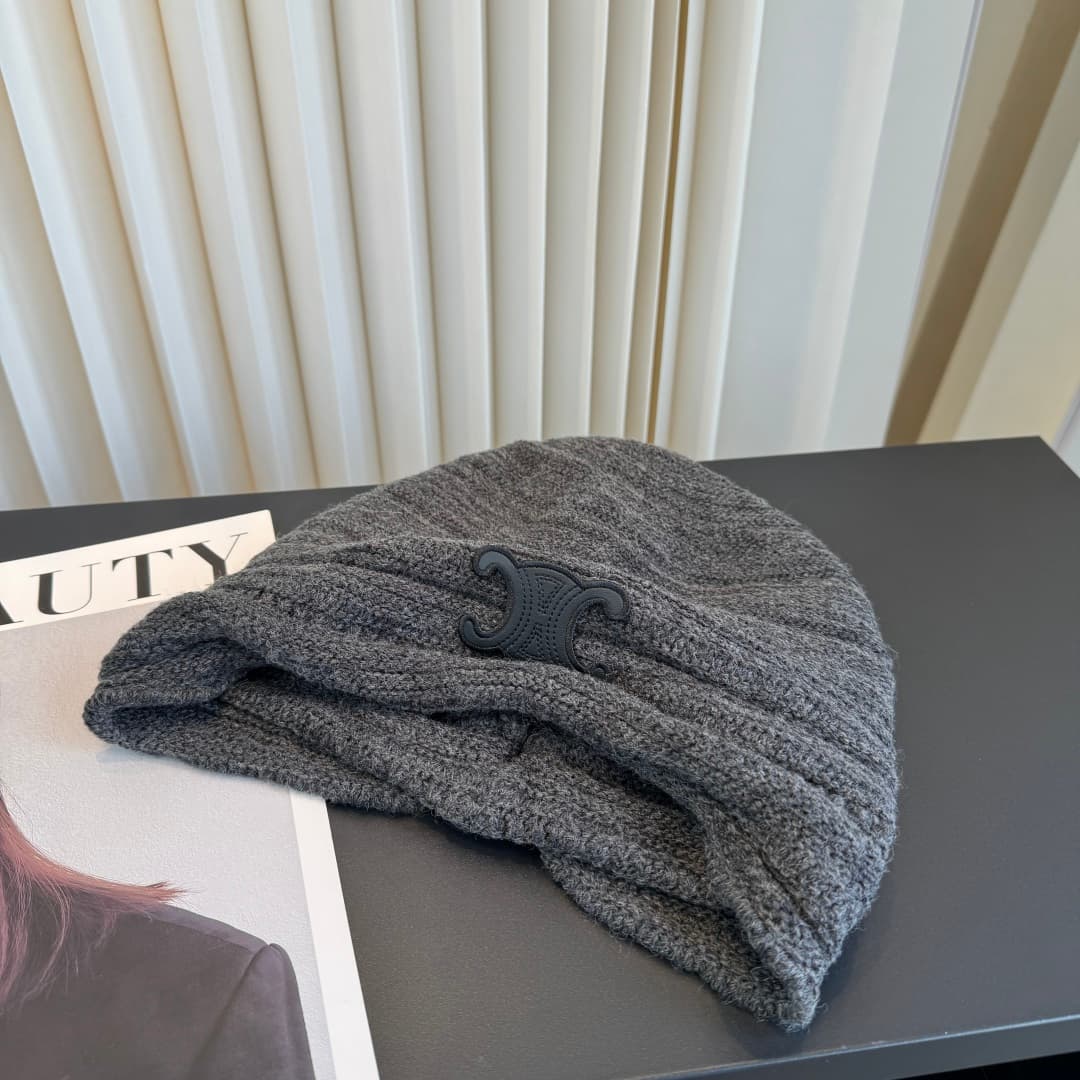 C29902 The new Seline cap features high-quality materials and a stylish look – absolutely amazing! It’s very well-suited for wearing on the street. It’s a must-have item for fashion lovers. Buy it now! — image 7