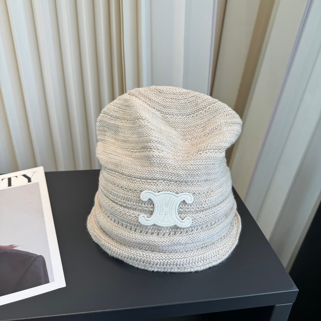 C29901 The new Seline beanie features high-quality materials and a stylish design – absolutely amazing! It’s very attractive and goes well with any outfit. It’s a must-have item for those who want to stay trendy. Buy it quickly! — image 1