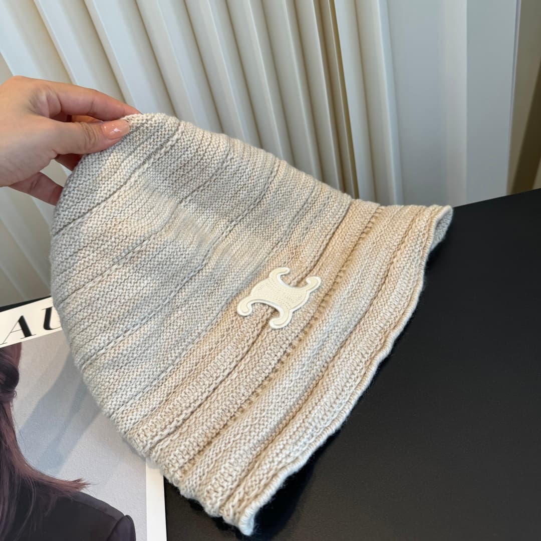 C29901 The new Seline beanie features high-quality materials and a stylish design – absolutely amazing! It’s very attractive and goes well with any outfit. It’s a must-have item for those who want to stay trendy. Buy it quickly! — image 6