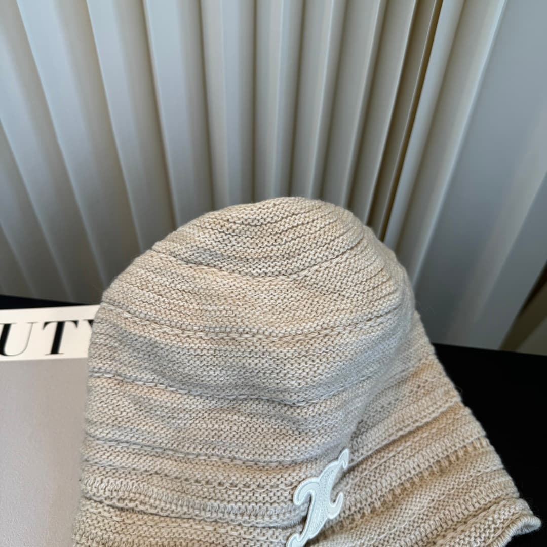 C29901 The new Seline beanie features high-quality materials and a stylish design – absolutely amazing! It’s very attractive and goes well with any outfit. It’s a must-have item for those who want to stay trendy. Buy it quickly! — image 4